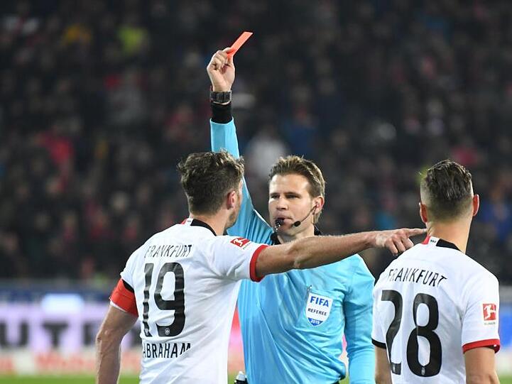 Eintracht Frankfurt muss einige Wochen auf David Abraham verzichten.