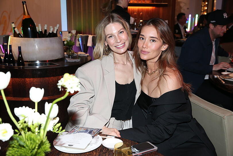 Sarah Brandner besuchte gemeinsam mit Anna Schürrle die "Shibuya Crossing Party" im "Matsuhisa Munich" im Hotel Mandarin Oriental in München.