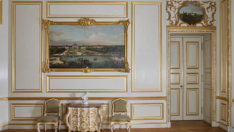 Eine der Nymphenburg-Ansichten des Malers Bernardo Bellotto, bekannt als Canaletto, im Kurfürstenzimmer der Residenz.