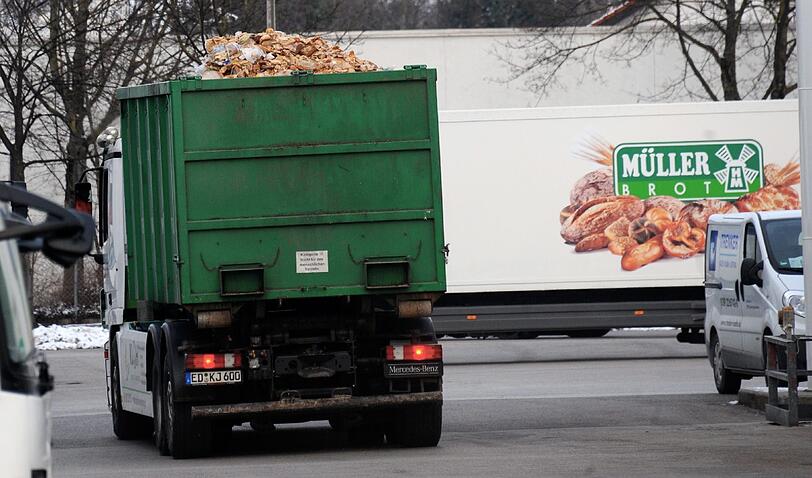 Hygiene-Mängel bei Müller Brot: Lebensmittel-Abfälle werden vernichtet, die Zentralbäckerei musste die Produktion vorerst einstellen. Die Bilder