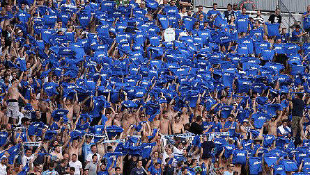 Nur die treuesten Löwen-Fans kommen zum Spiel gegen Aue. Nur die treuesten Löwen-Fans kommen zum Spiel gegen Aue.