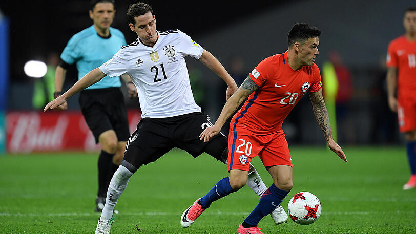 Sebastian Rudy -  Note 2: Dirigent mit viel Übersicht im deutschen Mittelfeld, auch in der Defensive präsent. In der ersten Hälfte mit einem Traumpass auf Goretzka.