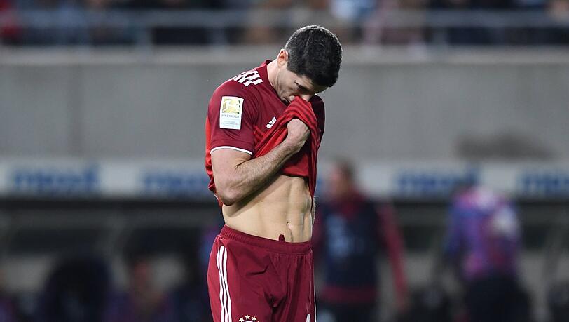 Während Robert Lewandowski in Fürth ausnahmsweise mal keine Rekorde bricht, glänzt Thomas Müller mit Tor 218 für die Bayern.