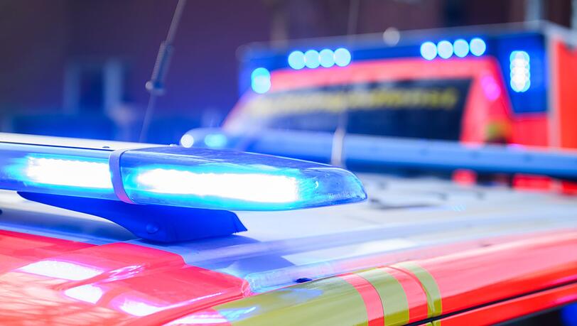 Der 17-jährige Fahrer starb im Krankenhaus. (Symbolbild)