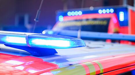 Der 17-jährige Fahrer starb im Krankenhaus. (Symbolbild)