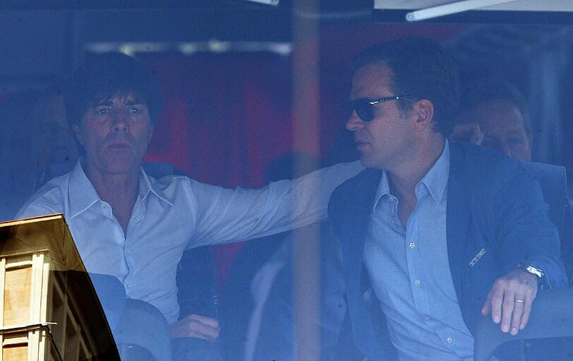 Die ersten Bilder nach der bitteren Niederlage gegen Italien: Löw verlässt das Mannschaftshotel