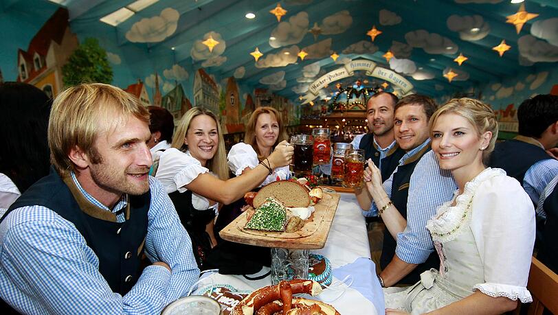 Wiesn-Stammtisch: Noch mehr Bilder vom Oktoberfest-Tag bei den Löwen Wiesn-Stammtisch: Noch mehr Bilder vom Oktoberfest-Tag bei den Löwen