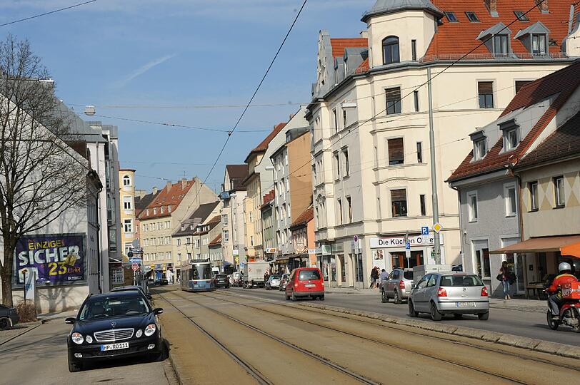 Verena Hägler hat Menschen, die an der Tegernseer Landstraße leben, in ihren Wohnungen besucht.