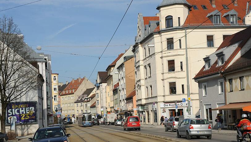 Verena Hägler hat Menschen, die an der Tegernseer Landstraße leben, in ihren Wohnungen besucht. Verena Hägler hat Menschen, die an der Tegernseer Landstraße leben, in ihren Wohnungen besucht.