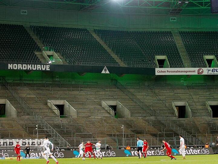 Die DFL soll bei möglichen Geisterspielen nur 239 Menschen ins Stadion lassen.