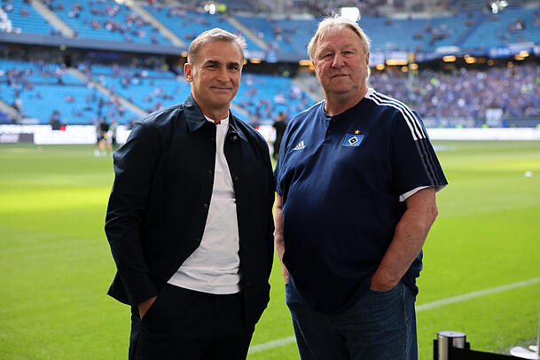 Fordert Taten, nicht Worte: Kick-Ikone Horst Hrubesch (rechts). Fordert Taten, nicht Worte: Kick-Ikone Horst Hrubesch (rechts).