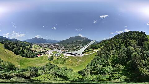 Ein sommerlicher Blick auf Garmisch.