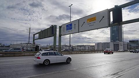 Abh&auml;ngig vom Baufortschritt kommt es zeitweise unterhalb der Br&uuml;cke und auf der Donnersbergerbr&uuml;cke zu Verkehrseinschr&auml;nkungen. (Archivbild)