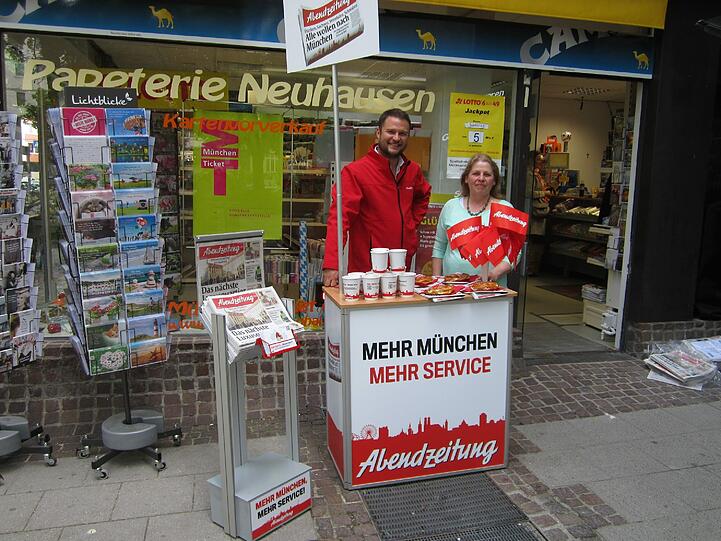Besitzerin Taghavinia Soheela Lara mit AZ-Mitarbeiter Xaver Rattenhuber.