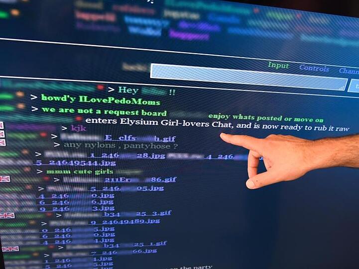 Screenshot eines Chat-Protokolls der Kinderpornografie-Plattform "Elysium".