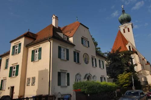 Ramersdorf: Die Wallfahrtskirche St. Maria taucht Anfang des 11. Jahrhunderts erstmals in einer Urkunde auf.