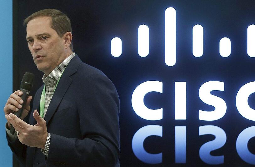 Cisco-Chef Chuck Robbins spricht während eines Kongresses. Der US-Netzwerkausrüster plant einen Jobkahlschlag. Foto: Andreu Dalmau