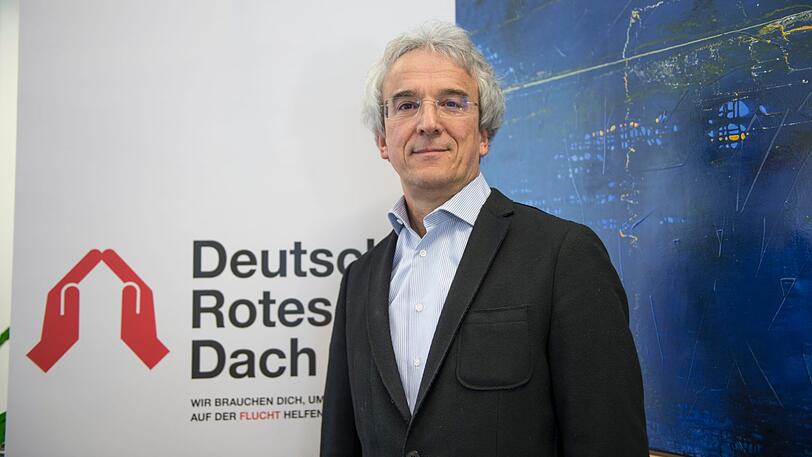AZ-Interview mit Wolfgang Obermair: Der gelernte Altenpfleger (62) ist stellvertretender Landesgeschäftsführer beim Bayerischen Roten Kreuz.