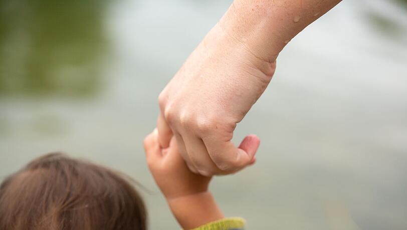 2022 bezogen nach Angaben des Statistischen Bundesamtes gut 1,8 Millionen Personen Elterngeld, die Mehrzahl davon Frauen.