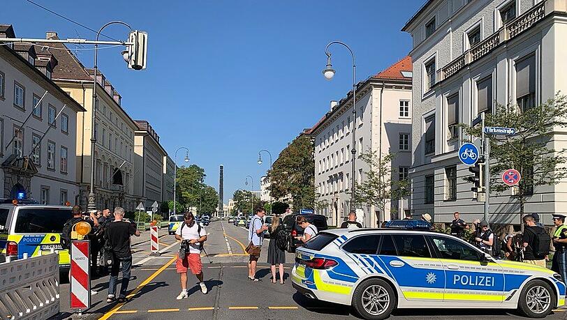 Das Gebiet um das NS-Dokuzentrum und das israelische Generalkonsulat wurde am Donnerstagvormittag abgeriegelt. Das Gebiet um das NS-Dokuzentrum und das israelische Generalkonsulat wurde am Donnerstagvormittag abgeriegelt.