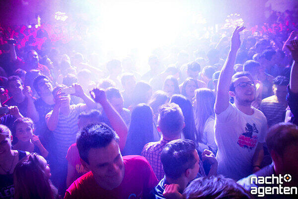 "Mashup, Baby - Clubsound 2.0" hieß es am Samstag im Neuraum. Der Name war Programm, denn hier war für jeden was dabei: House, Hip-Hop, R'n'B, Pop, Electro, Disco und natürlich Mash Up.