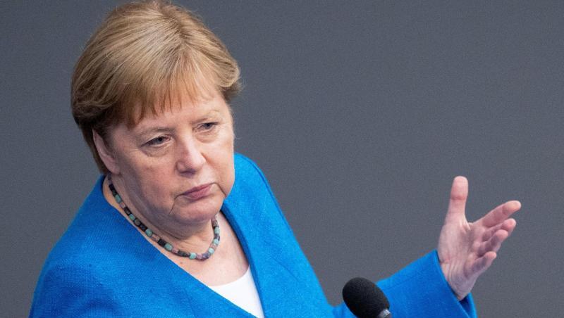 "Das sollte uns Warnung und Auftrag zugleich sein", sagt Kanzlerin Angela Merkel mit Blick auf den auch in Deutschland zunehmenden Anteil der Delta-Variante.