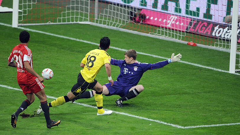 THOMAS KRAFT: Nach der famosen Leistung in Mailand diesmal richtig kalt erwischt: beim 0:1 chancenlos, beim 1:2 womöglich nicht ideal positioniert. Allein gelassen beim 1:3 &ndash; ein bitterer Abend. Note 4