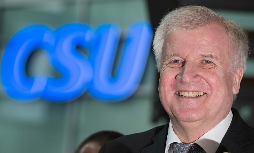 200 000 Flüchtlinge pro Jahr. CSU-chef Horst Seehofer möchte diese Zahl als Obergrenze festmachen, selbst bei einer Einigung mit der Türkei.