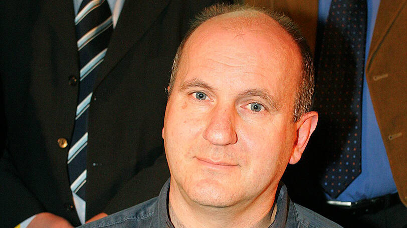 Der zurückgetretene Verwaltungsrat Christian Waggershauser reagierte wie folgt: "Als Uli Hoeneß am Boden lag und halb Deutschland auf ihn eingeprügelt hat, gab es von 1860 keinerlei Kommentar. Auch nicht beim letztjährigen Freundschaftsspiel in Saudi-Arabien, wo gleichzeitig ein kritischer Blogger ausgepeitscht wurde." Sein Fazit: "Die haben uns keine Ratschläge zu geben und dazu moralisch jedes Recht verloren!"