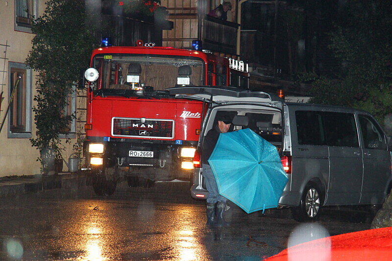 Land unter im Landkreis Rosenheim. Die Bilder von den Aufräumarbeiten in Riedering.