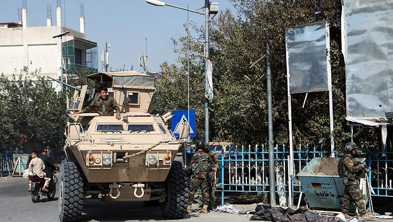 Afghanische Sicherheitskräfte bei einem Einsatz gegen die Taliban. Kundus konnte nach langen Kämpfen wieder von den Taliban zurückerobert werden. Afghanische Sicherheitskräfte bei einem Einsatz gegen die Taliban. Kundus konnte nach langen Kämpfen wieder von den Taliban zurückerobert werden.