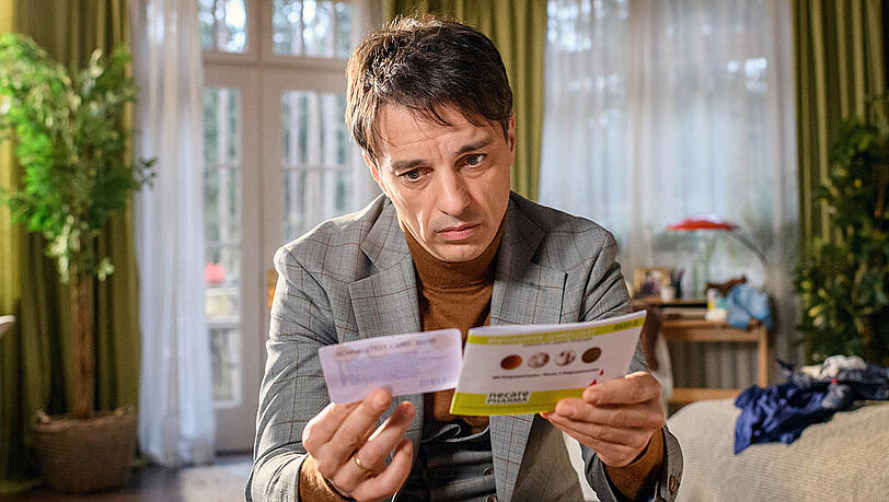"Sturm der Liebe": Durch einen Schnelltest will Robert Klarheit bekommen "Sturm der Liebe": Durch einen Schnelltest will Robert Klarheit bekommen