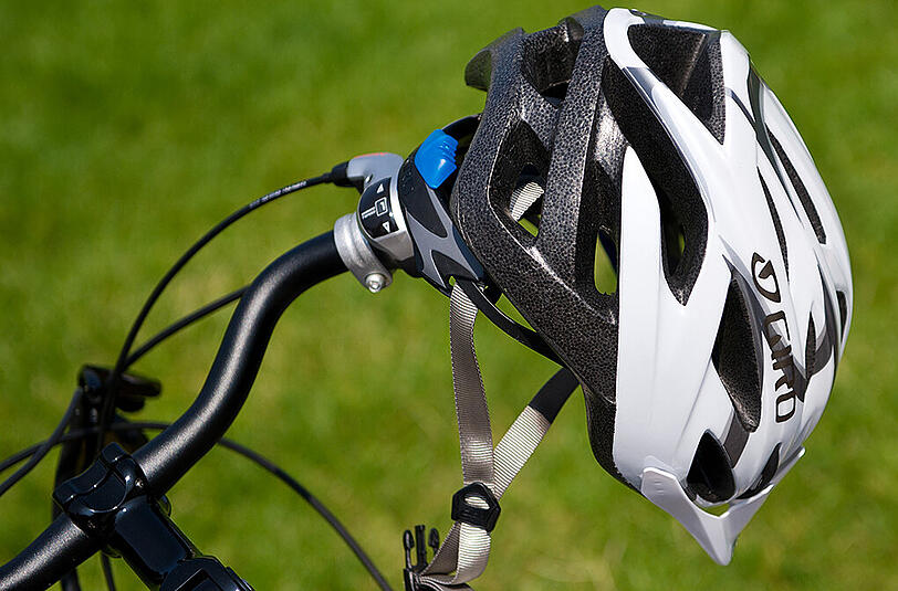 Sicher unterwegs mit Helm.