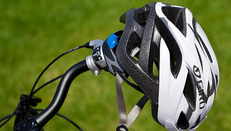 Sicher unterwegs mit Helm. Sicher unterwegs mit Helm.
