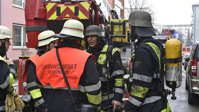 Bilder vom Feuerwehreinsatz in der Hildeboldstraße.
