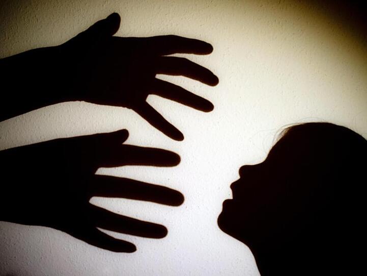 Ein ehemaliger Busfahrer wurde in Bayern wegen sexuellen Missbrauchs und Besitzes kinderpornografischer Schriften in Bayern verurteilt.
