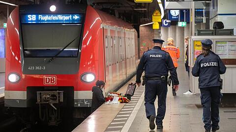 Im November 2021 waren am S-Bahnhof Stachus zwei Männer in Streit geraten. Am Ende schubste einer der Kontrahenten (41) seinen Gegner (37) vor eine einfahrende S-Bahn. (Archivbild)