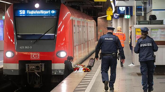 Im November 2021 waren am S-Bahnhof Stachus zwei Männer in Streit geraten. Am Ende schubste einer der Kontrahenten (41) seinen Gegner (37) vor eine einfahrende S-Bahn. (Archivbild)