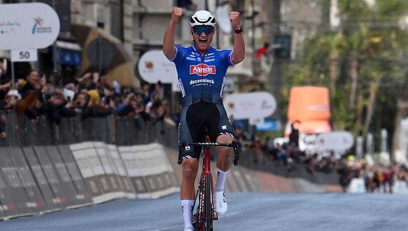 Mathieu van der Poel hat die 114. Auflage des Frühjahrsklassikers Mailand-Sanremo gewonnen.