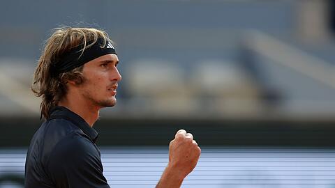Alexander Zverev zieht mit einer starken Leistung ins Viertelfinale von Paris ein.