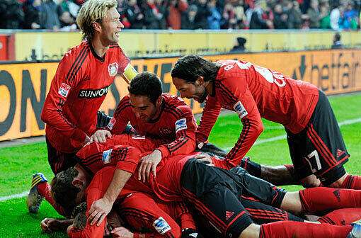 Bayer 04 Leverkusen gewinnt beim Rückrunden-Auftakt mit 3:1 gegen den FSV Frankfurt.