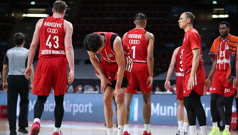 Mit 18 Punkten kann auch er die Heimniederlage der Bayern-Basketballer nicht verhindern: Vladimir Lucic (M.).