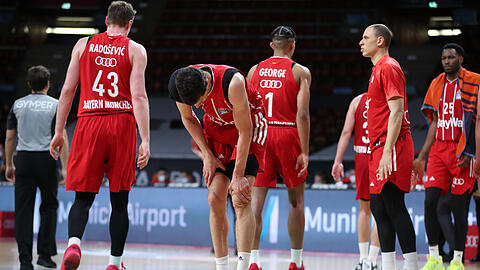 Mit 18 Punkten kann auch er die Heimniederlage der Bayern-Basketballer nicht verhindern: Vladimir Lucic (M.).