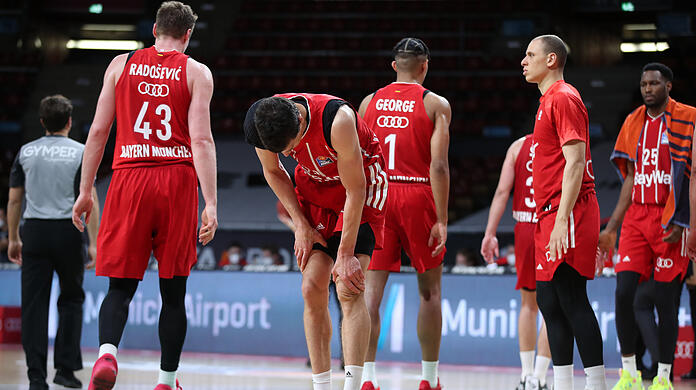 Mit 18 Punkten kann auch er die Heimniederlage der Bayern-Basketballer nicht verhindern: Vladimir Lucic (M.).