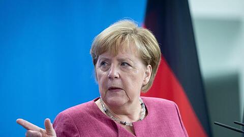 Bundeskanzlerin Merkel: "Bevor man über Kontingente spricht, muss man erst mal über sichere Möglichkeiten für Flüchtlinge in der Nachbarschaft von Afghanistan reden.".