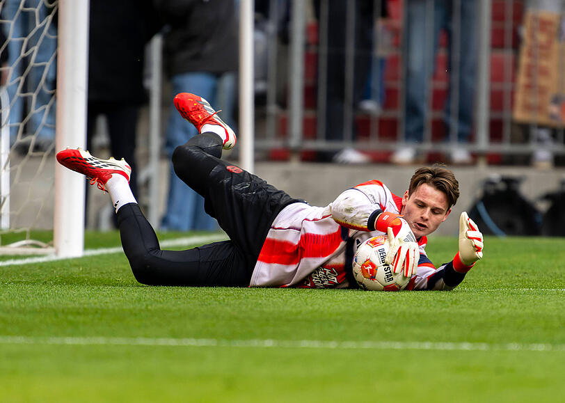 Angeschlagen abgereist vom DFB-Team: Jonas Urbig.