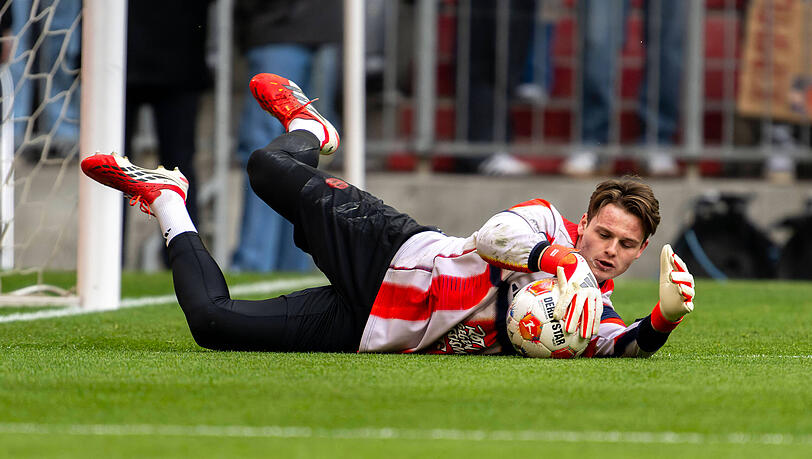 Angeschlagen abgereist vom DFB-Team: Jonas Urbig.
