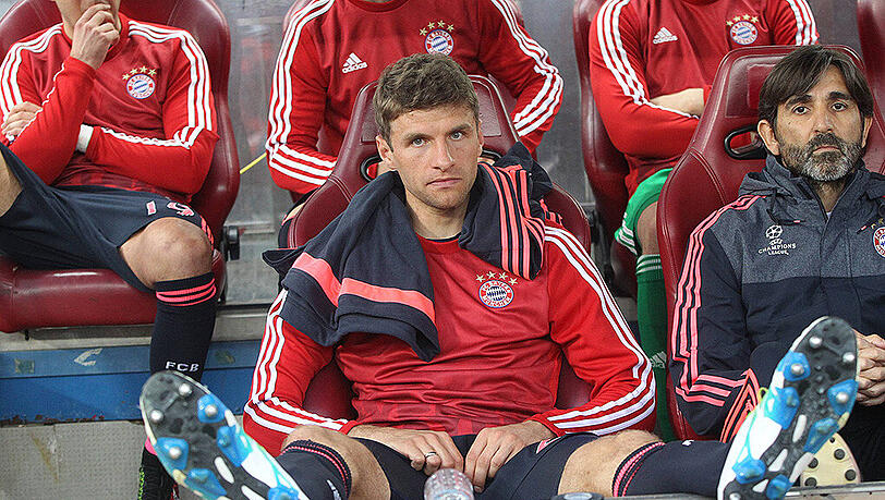 Thomas Müller musste gegen Atlético 70 Minuten von der Bank aus zuschauen - das Spiel ging 0:1 verloren. Thomas Müller musste gegen Atlético 70 Minuten von der Bank aus zuschauen - das Spiel ging 0:1 verloren.