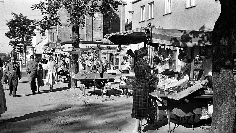 Die Leopoldstraße in den Fünfzigern. Die Leopoldstraße in den Fünfzigern.