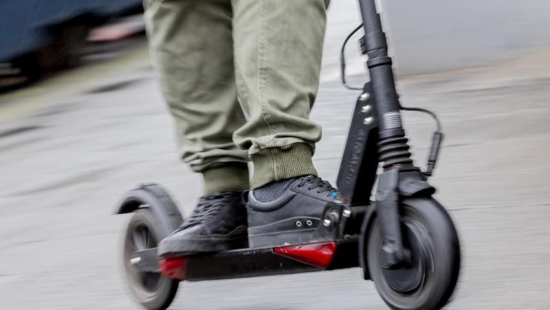E-Scooter, auch E-Tretroller oder Elektro-Tretroller genannt, gehören bereits in vielen Städten der Welt zum Verkehrsbild. E-Scooter, auch E-Tretroller oder Elektro-Tretroller genannt, gehören bereits in vielen Städten der Welt zum Verkehrsbild.